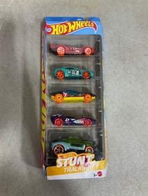 HotWheels stunt tracks car set(new in box)