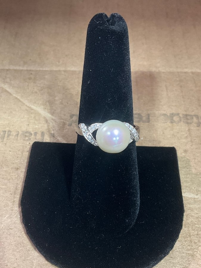 New Lovely 925 Sterling silver pearl ring with diamond chips(size 8): New Lovely 925 Sterling silver pearl ring with diamond chips(size 8)
