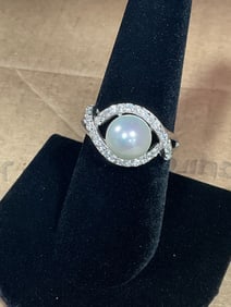 New Charming 925 Sterling silver pearl ring with diamond chips(size 7.5)