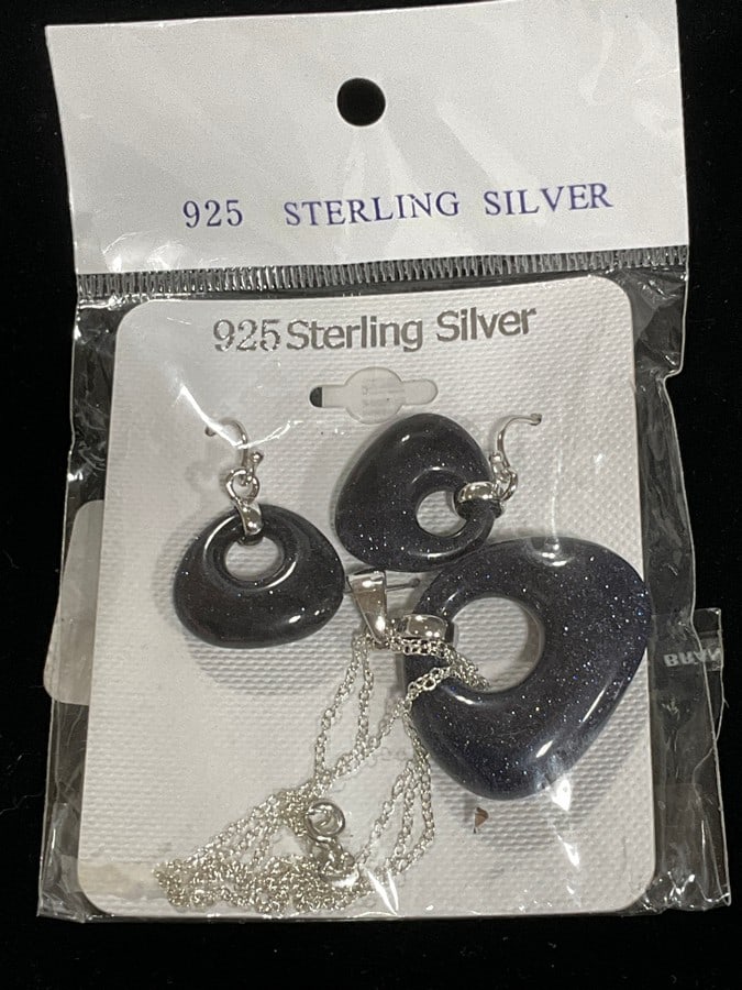 New 925 Sterling silver earrings/pendant set with chain: New 925 Sterling silver earrings/pendant set with chain