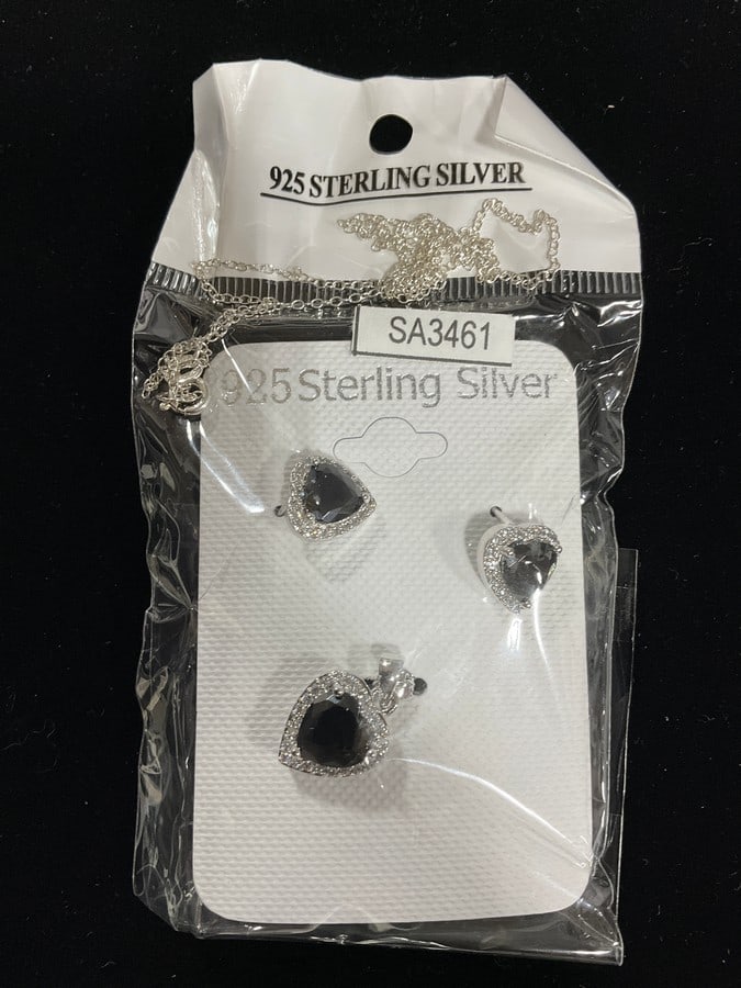 New 925 Sterling silver earrings/pendant set with chain: New 925 Sterling silver earrings/pendant set with chain