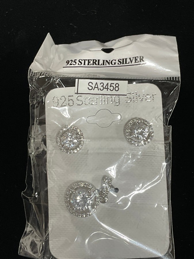 New 925 Sterling silver earrings/pendant set: New 925 Sterling silver earrings/pendant set