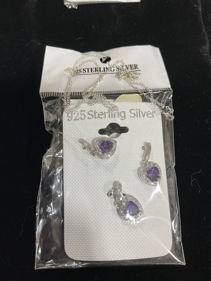 New 925 Sterling silver earrings/pendant set with chain: New 925 Sterling silver earrings/pendant set with chain