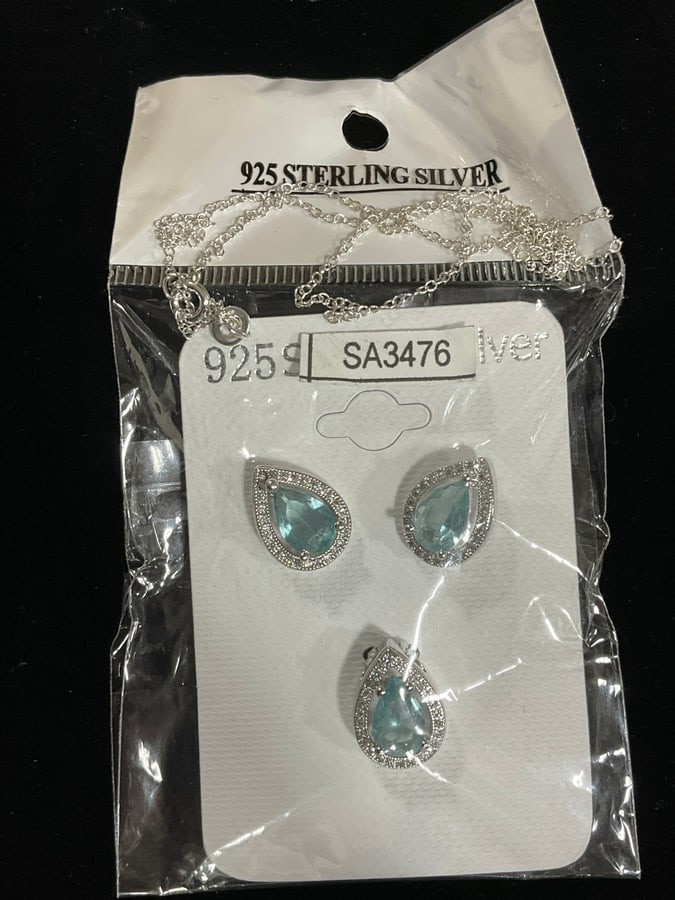 New 925 Sterling silver earrings/pendant set with chain: New 925 Sterling silver earrings/pendant set with chain