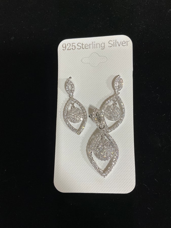 New 925 Sterling silver earrings/pendant set: New 925 Sterling silver earrings/pendant set