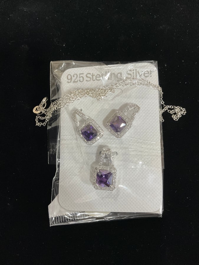 New 925 Sterling silver earrings/pendant set with chain: New 925 Sterling silver earrings/pendant set with chain