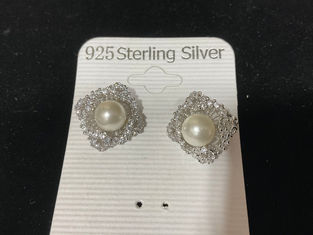 New 925 Sterling silver pearl earrings set: New 925 Sterling silver pearl earrings set