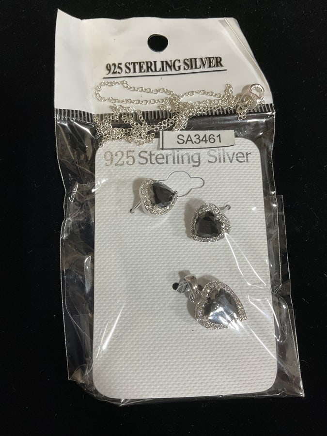 New 925 Sterling silver earrings/pendant set with chain: New 925 Sterling silver earrings/pendant set with chain