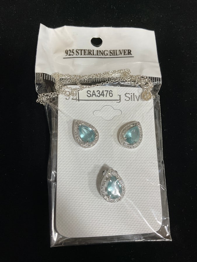 New 925 Sterling silver earrings/pendant set with chain: New 925 Sterling silver earrings/pendant set with chain