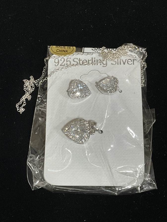 New 925 Sterling silver earrings/pendant set with chain: New 925 Sterling silver earrings/pendant set with chain