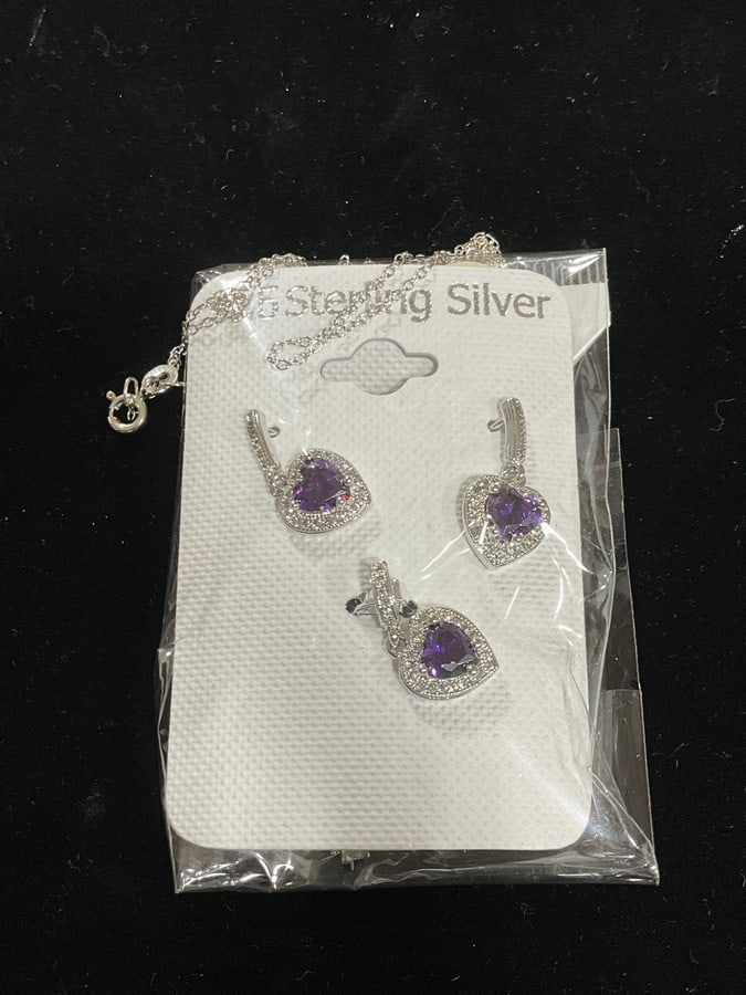 New 925 Sterling silver earrings/pendant set with chain: New 925 Sterling silver earrings/pendant set with chain