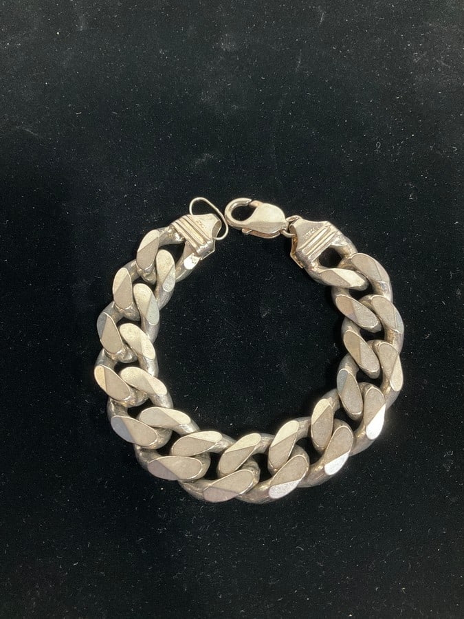 Sterling silver bracelet(84 grams): Sterling silver bracelet(84 grams)