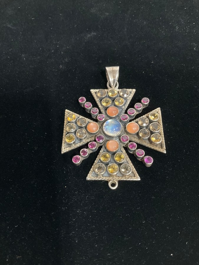 925 Sterling silver pendant with semi precious stones signed by artist NB: 925 Sterling silver pendant with semi precious stones signed by artist NB
