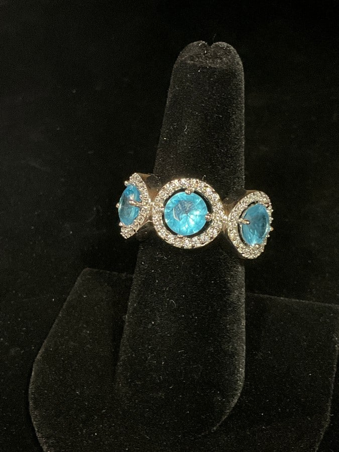 Sterling silver ring with stones(size 7): Sterling silver ring with stones(size 7)