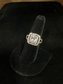 Sterling silver ring with stones(gem missing-size 7)