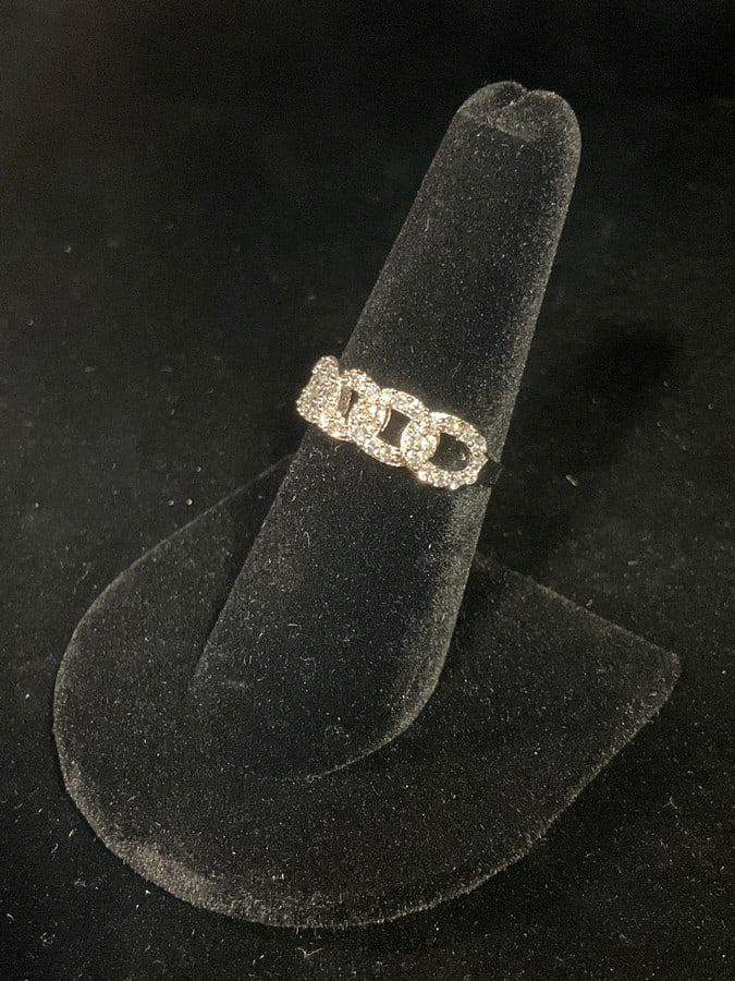 Sterling silver ring with stones(size 7): Sterling silver ring with stones(size 7)