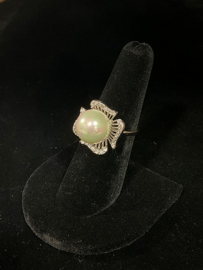Sterling silver ring with stones(size 7): Sterling silver ring with stones(size 7)