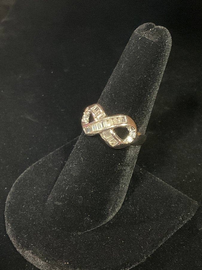 Sterling silver infinity ring with stones(size 7): Sterling silver infinity ring with stones(size 7)