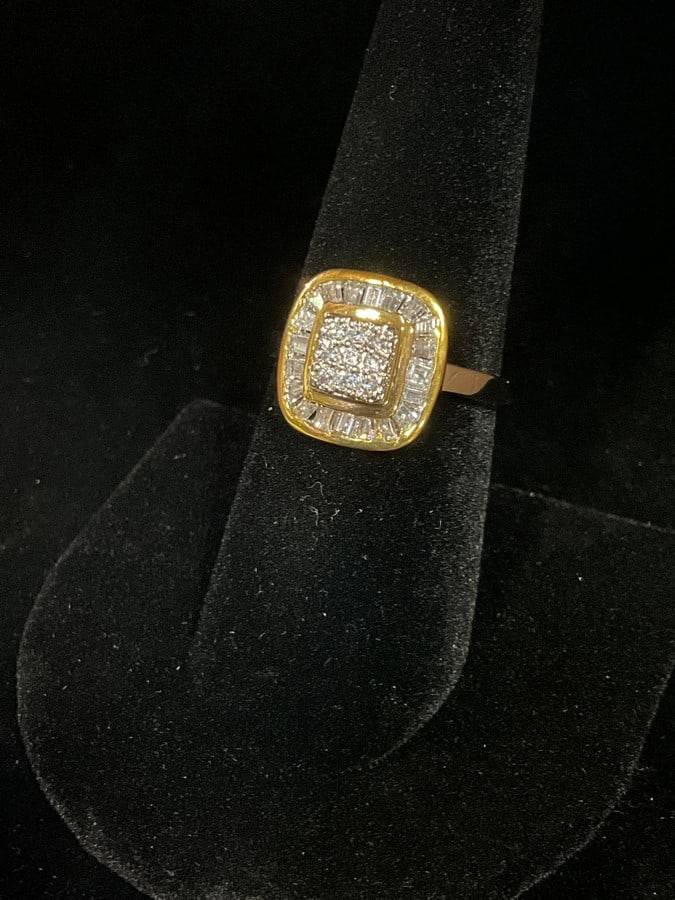 Sterling silver ring with stones(size 8): Sterling silver ring with stones(size 8)