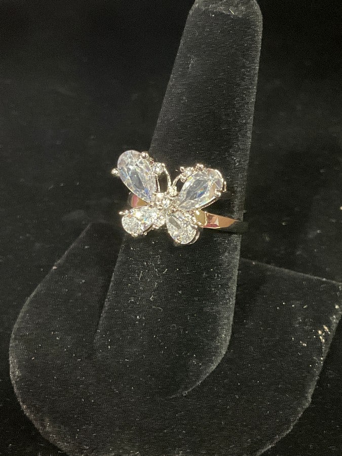 New 925 Sterling Silver Gorgeous Butterfly ring with diamond chips(size 8.5): New 925 Sterling Silver Gorgeous Butterfly ring with diamond chips(size 8.5)