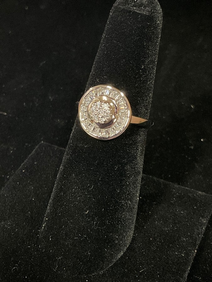 Sterling silver ring with stones(size 6): Sterling silver ring with stones(size 6)