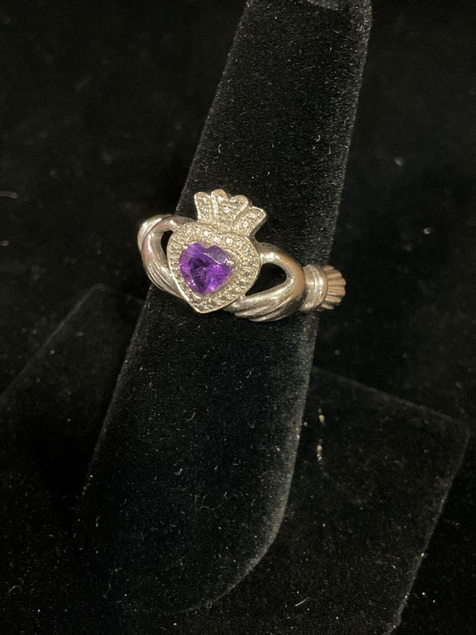 Sterling silver amethyst heart shaped ring with stones(size 7): Sterling silver amethyst heart shaped ring with stones(size 7)