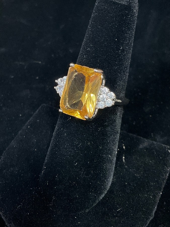 Sterling silver ring with stones(size 7): Sterling silver ring with stones(size 7)