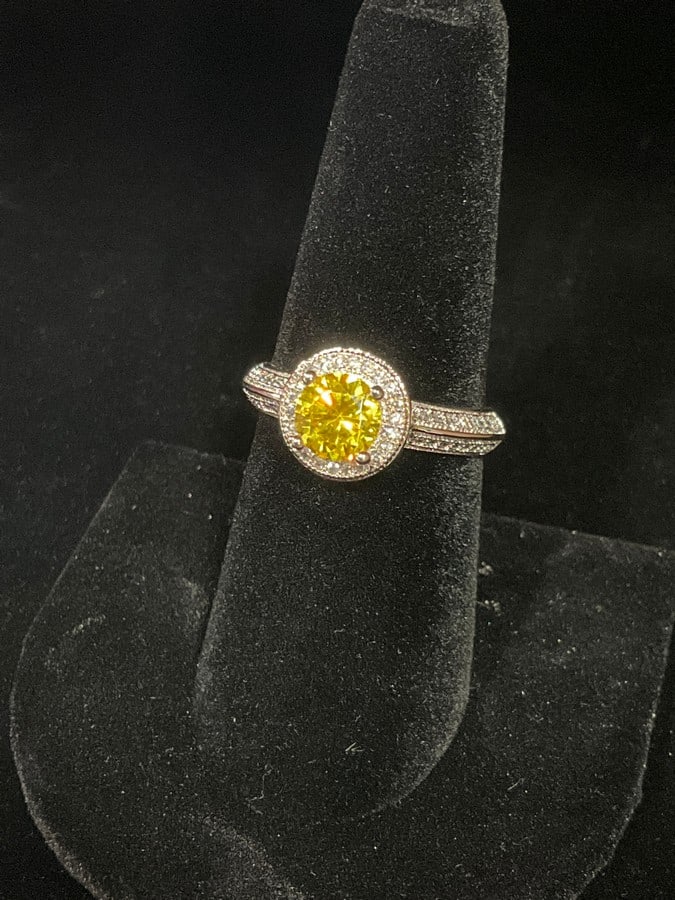 Sterling silver ring with stones(size 8): Sterling silver ring with stones(size 8)