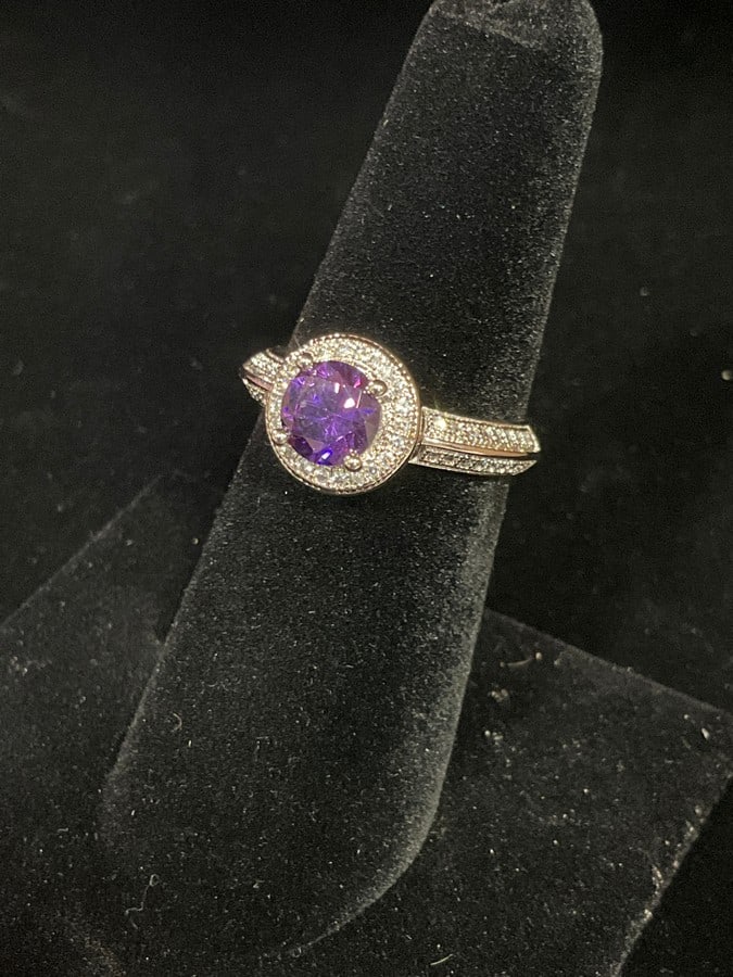 Sterling silver amethyst ring with stones(size 7): Sterling silver amethyst ring with stones(size 7)