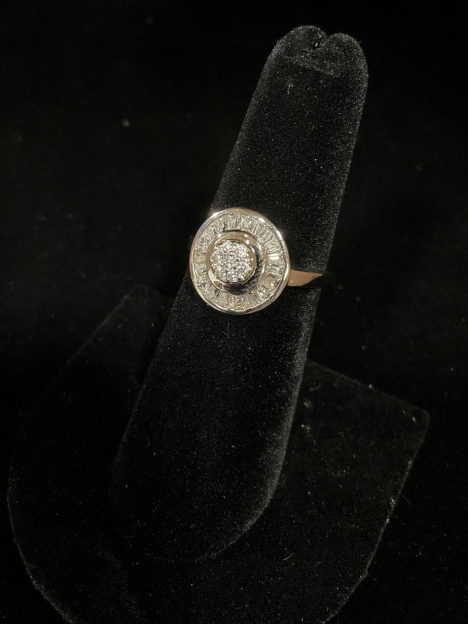 Sterling silver ring with stones(size 6): Sterling silver ring with stones(size 6)