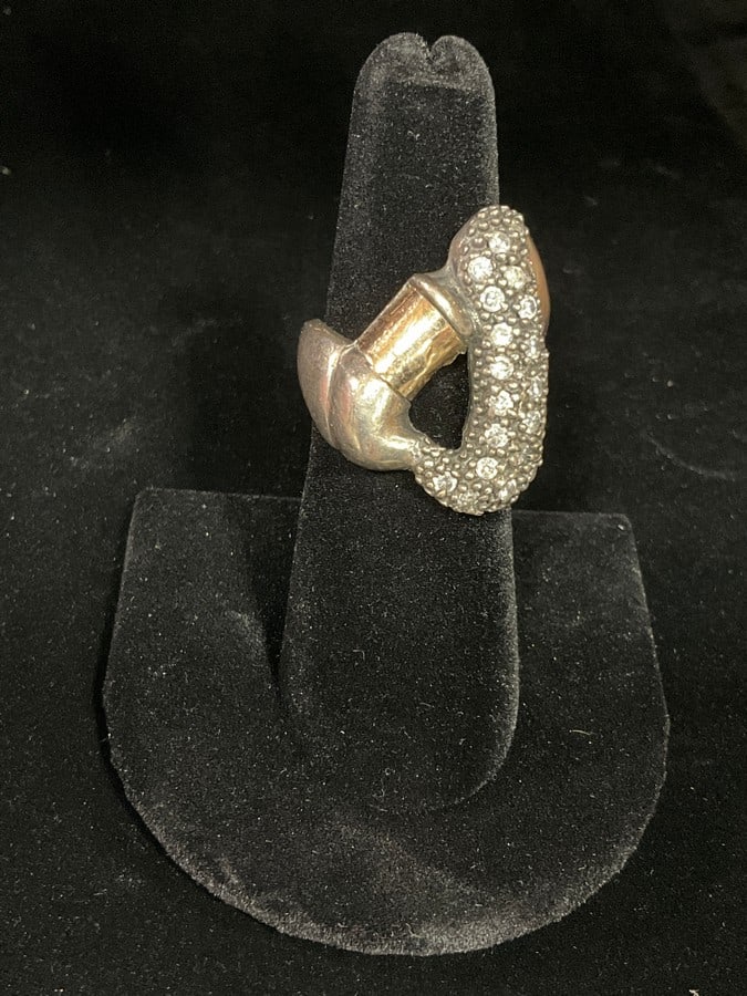 Sterling silver ring with stones(size 6): Sterling silver ring with stones(size 6)