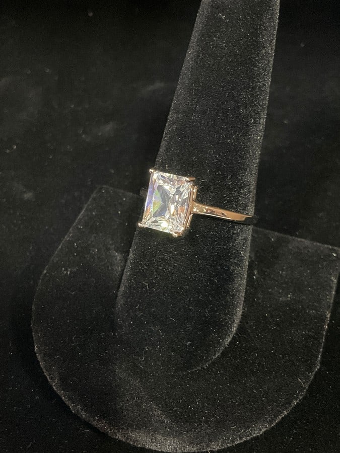 Sterling silver ring with stones(size 9): Sterling silver ring with stones(size 9)