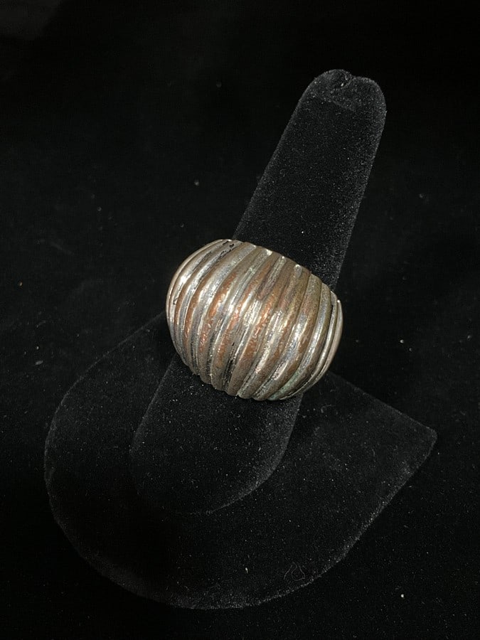 Sterling silver ring (size 8.5): Sterling silver ring (size 8.5)