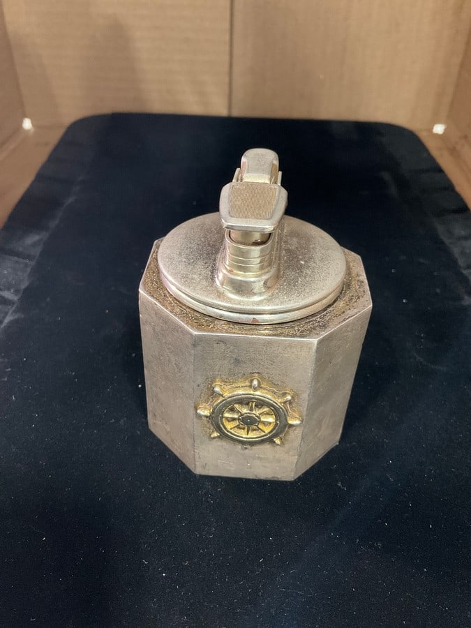 Gold/silver Cartier lighter: Gold/silver Cartier lighter