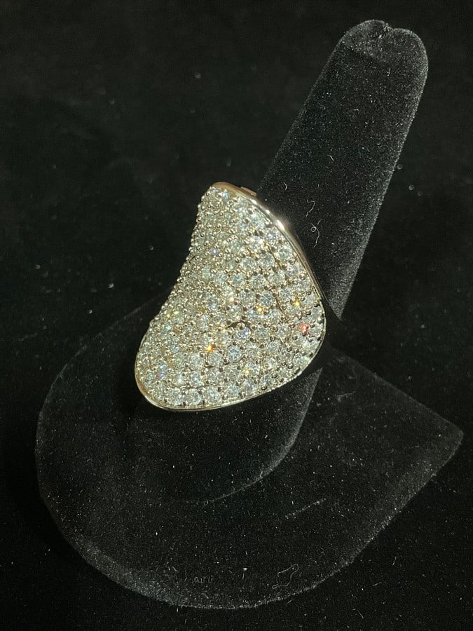 Sterling silver ring with stones(size 9): Sterling silver ring with stones(size 9)