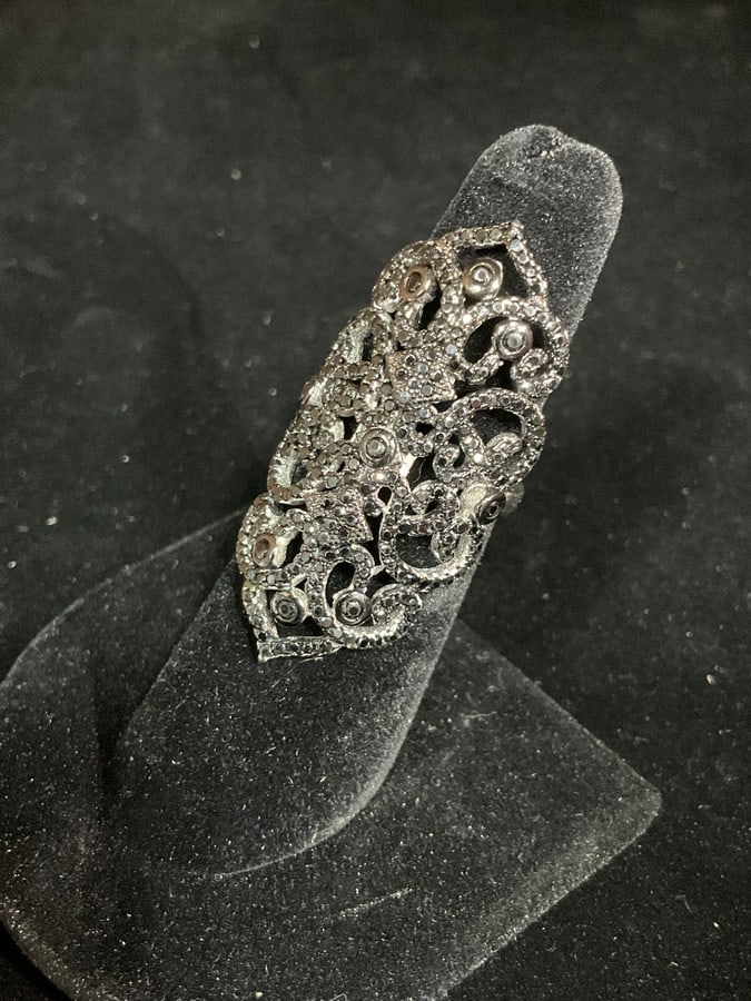 Sterling silver ring with stones(size 6): Sterling silver ring with stones(size 6)