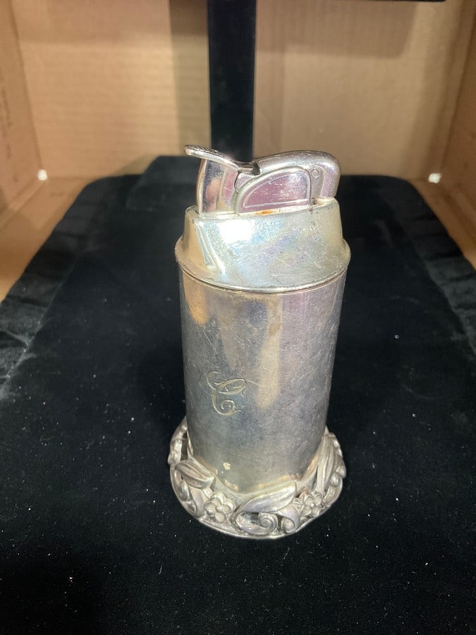 Cartier table lighter: Cartier table lighter