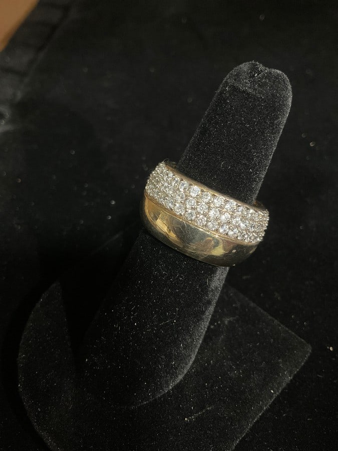 Sterling silver ring with stones(size 6.5): Sterling silver ring with stones(size 6.5)