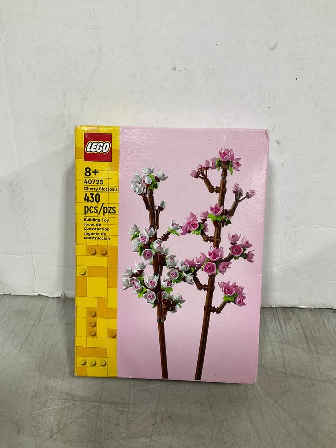 Lego Cherry Blossoms set(new in package): Lego Cherry Blossoms set(new in package)