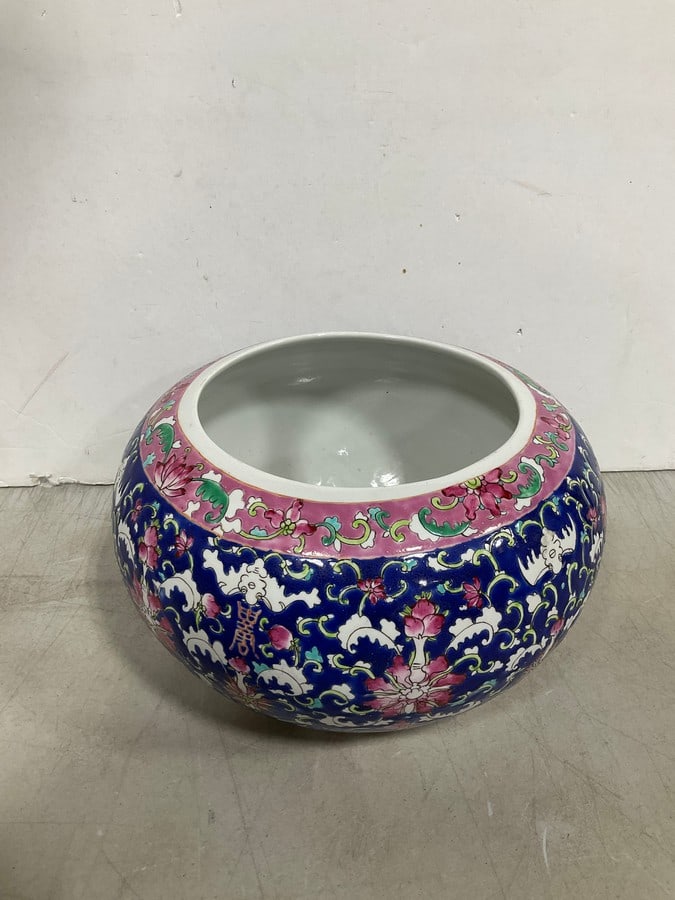 Porcelain planter(6.5in.tall, 11in.across) (1 of 1)