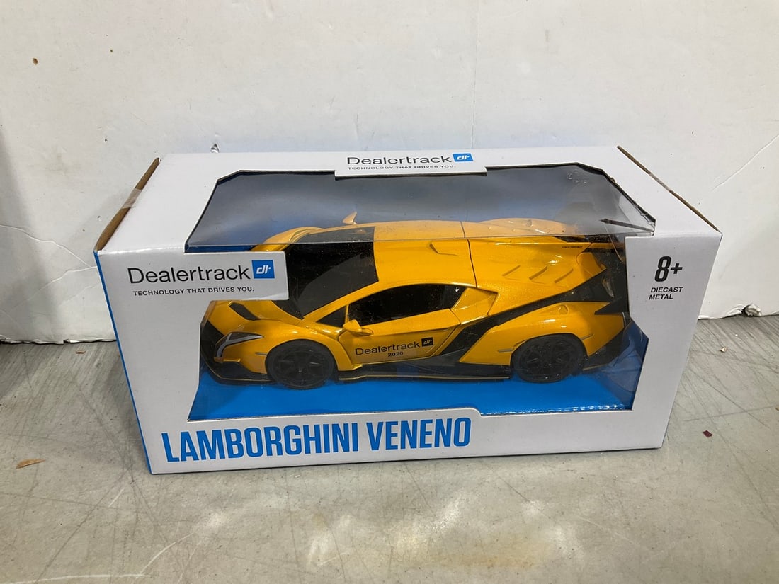 Dealertrack Lamborghini Veneno(new in package): Dealertrack Lamborghini Veneno(new in package)