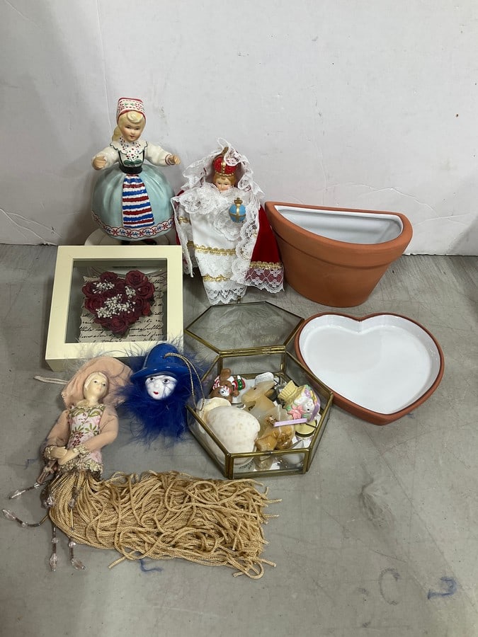 Ceramic Figures *one musical*, Framed Preserved Flower Art, Glass Organizer, and more (1 of 1)