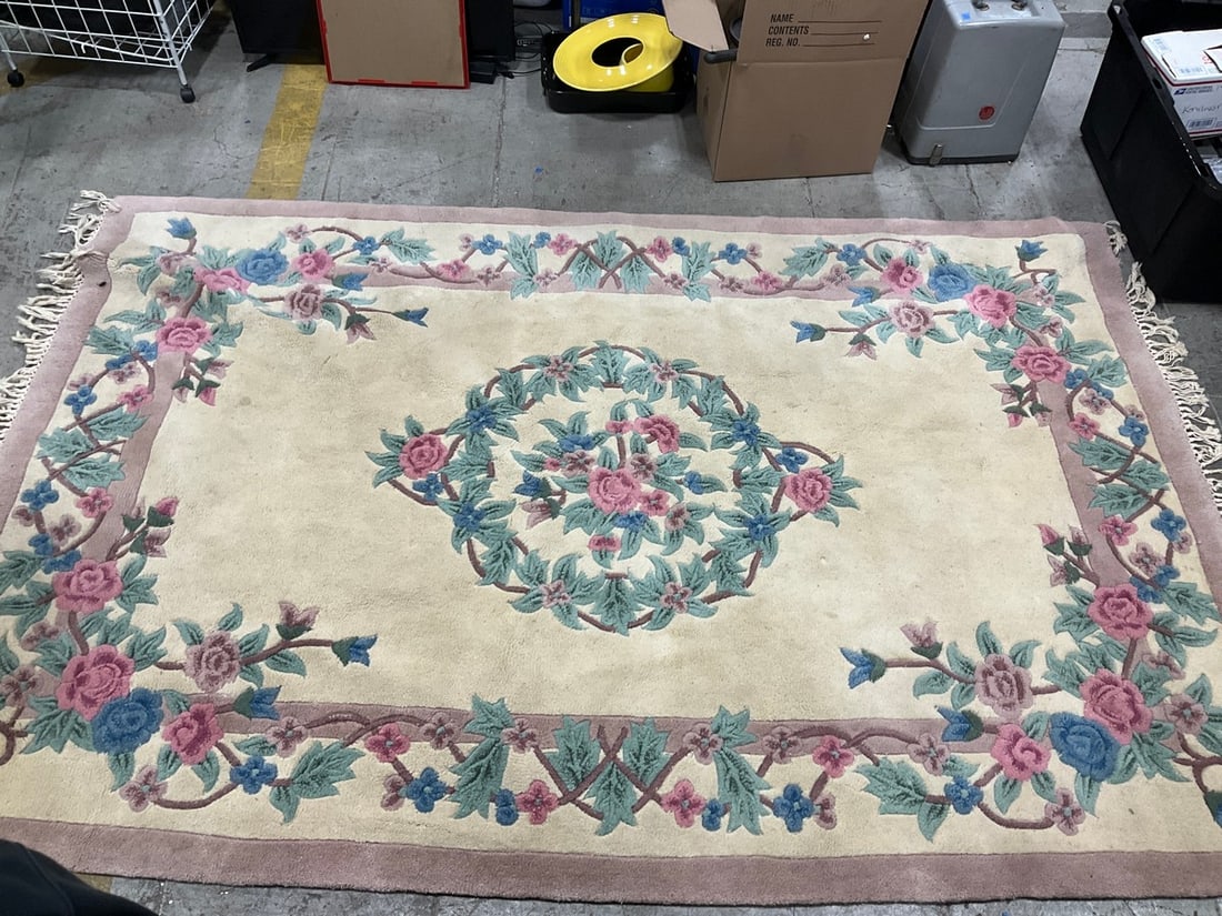 Empress Wool Floral Rug (60inx94in): Empress Wool Floral Rug (60inx94in)