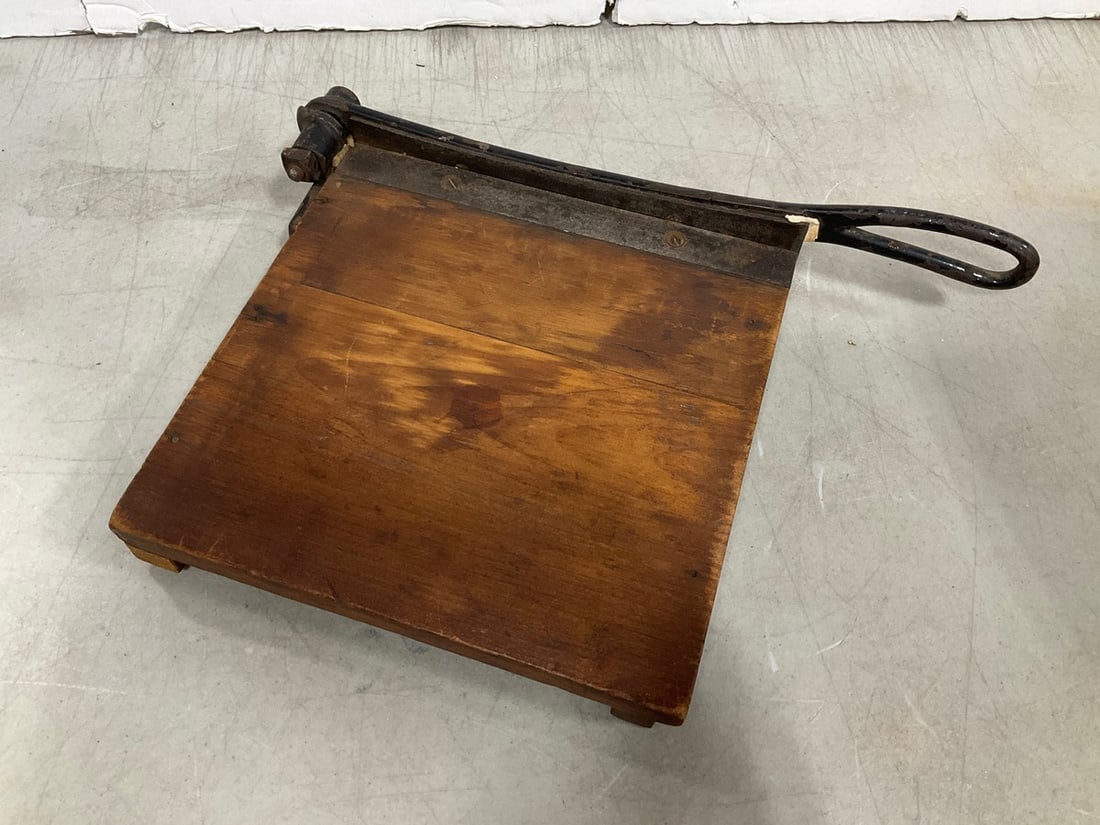 Antiquw the Dandy paper cutter(9in.x8.5in.) (1 of 1)