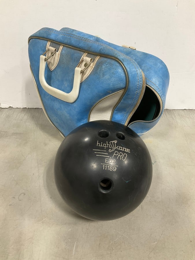 Vintage 1970's Gladding bowling bag abd high score bowling ball (1 of 1)