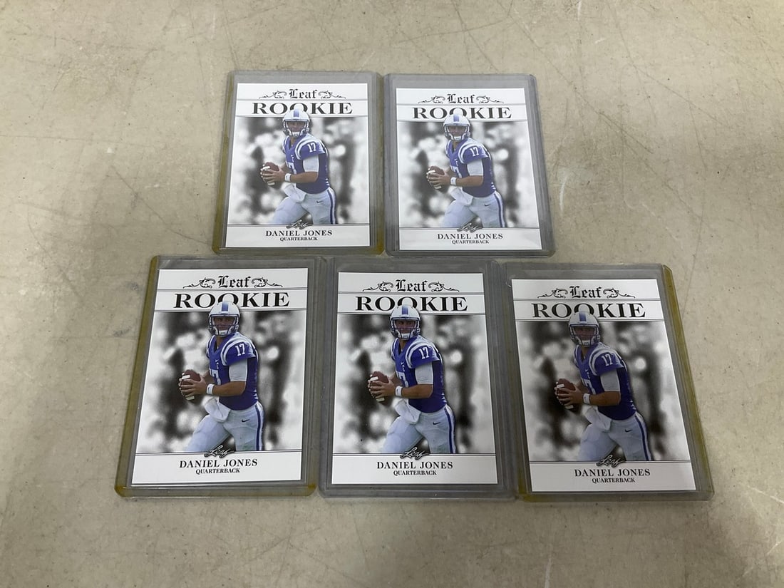 Daniel Jones leaf rookie collectible cards (1 of 1)