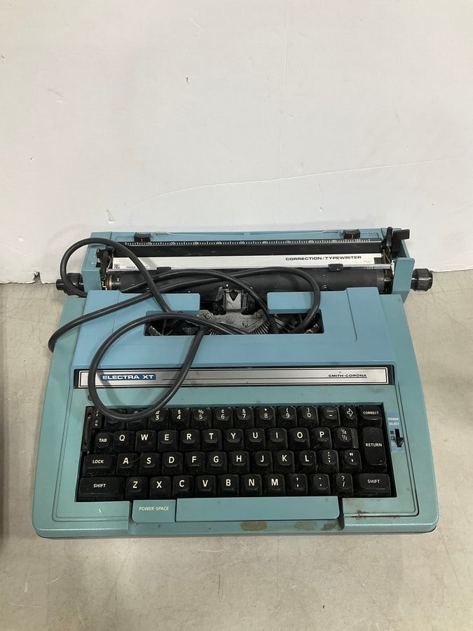 Smith-Corona electra XT correction typewriter(model 3L) (1 of 1)