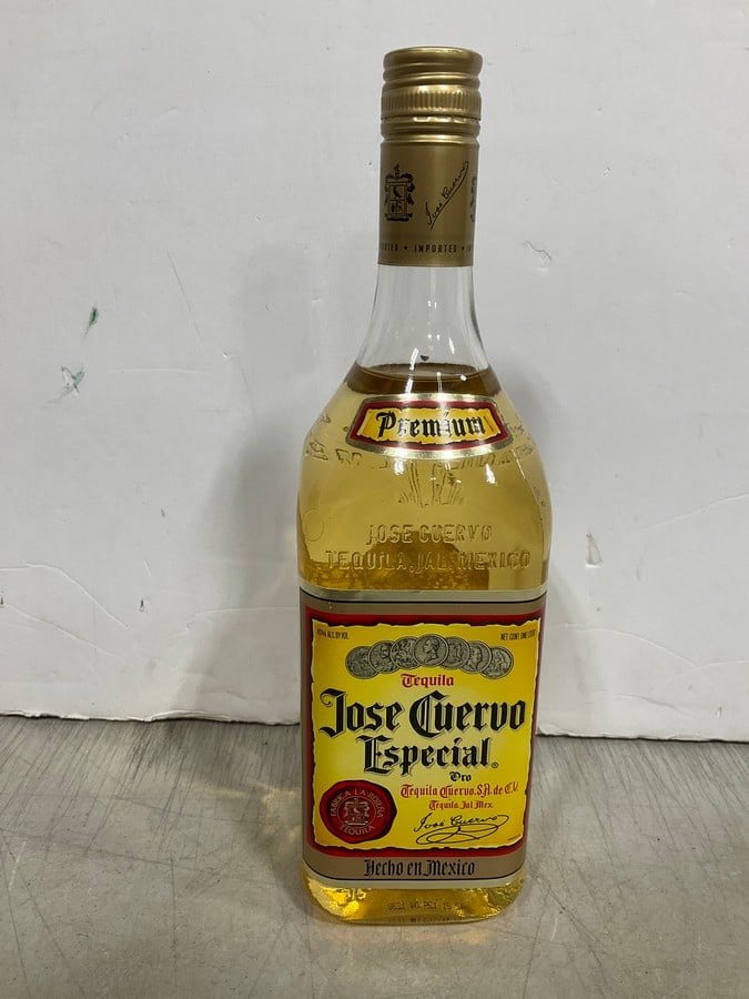 Jose Cuervo especial liqueur(40%, 1L) (1 of 1)