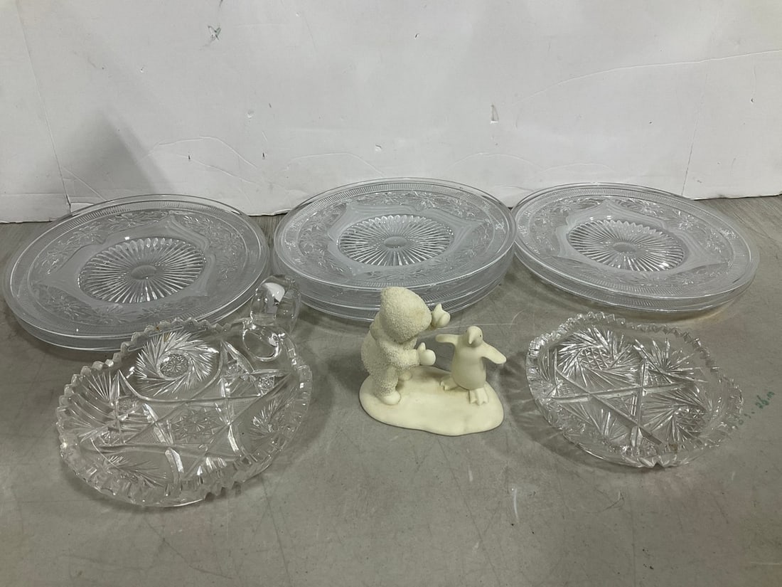 Snowbabies statue, glass plates, and more: Snowbabies statue, glass plates, and more