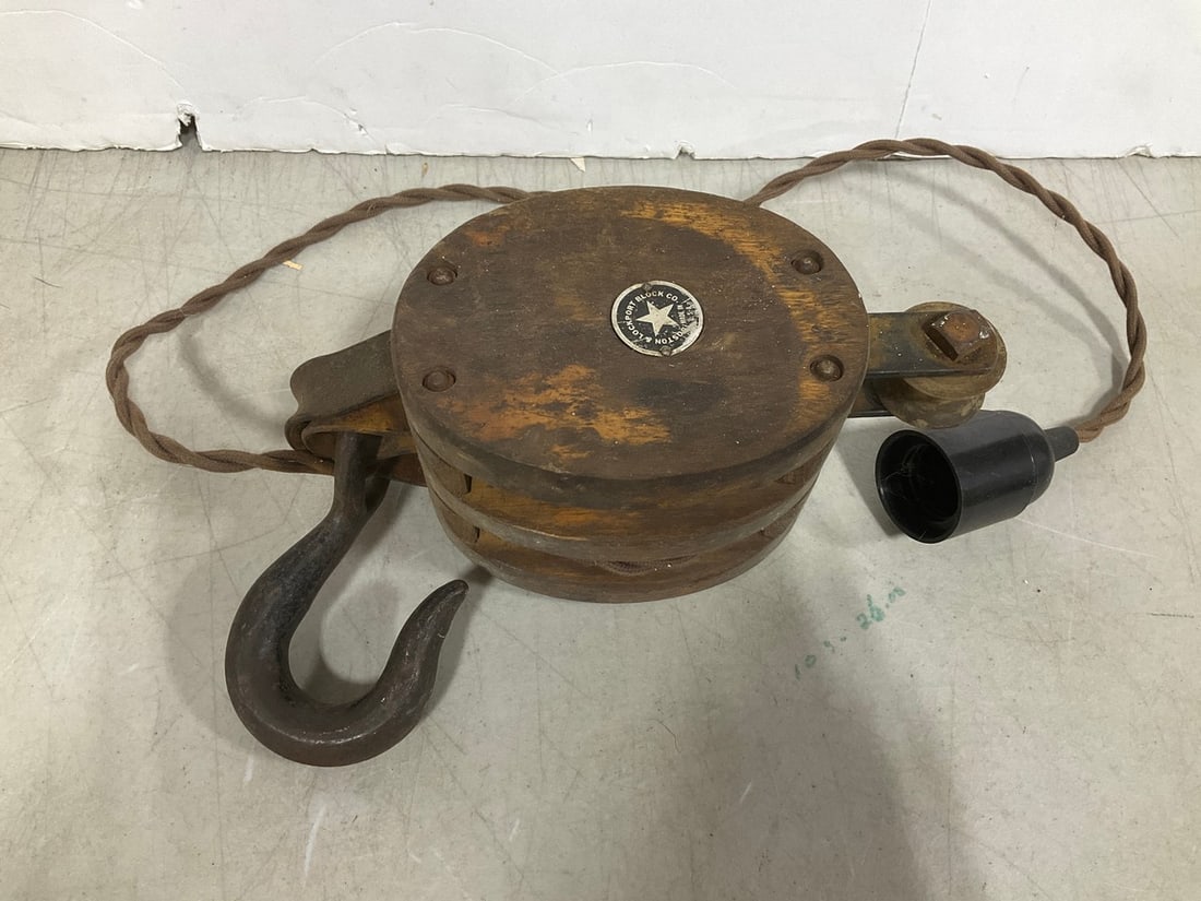 Vintage pulley (1 of 1)